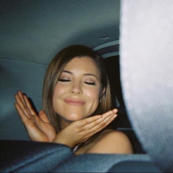 Meet your Posher, Caitlin - Picture 1 of 1